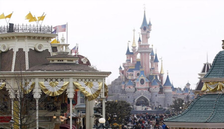 Disney, 115 bin dolarlık dünya turunu yeniden satışa çıkarıyor