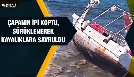 Balık avlamak için ağ atıp demirlenen ahşap tekne, çapanın ipinin kopması sonucu kayalıklara savruldu