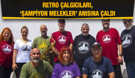 Retro Çalgıcıları, İzmir’de ‘Şampiyon Melekler’ için söyledi