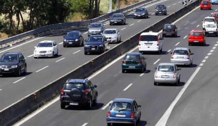 İtalya'da seyir halinde cep telefonu kullanımının cezası artacak