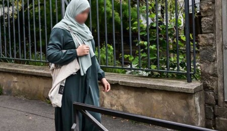 Fransa'da okullardaki abaya yasağı Danıştay'da görüşüldü