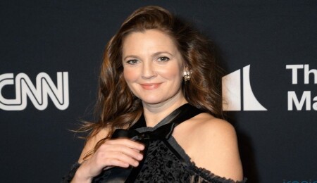 Sahne basan Drew Barrymore hayranı, şimdi de kapı kapı dolaşıp yıldızın evini aradı