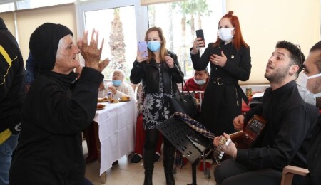 GAÜ’den Lapta Huzurevine ziyaret
