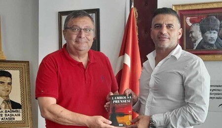 "Lambousa Prensesi" kitabı, Lapta-Alsancak-Çamlıbel Belediye Başkanı Ataser'e takdim edildi