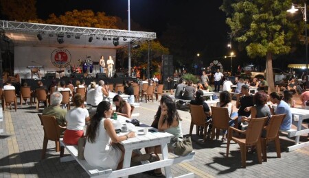 Kahve ve Kitap Günleri yoğun katılım ile devam ediyor