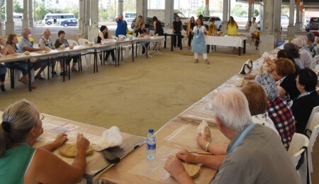 Alzheimer hastalarına yönelik “çamur oynuyoruz” sloganıyla etkinlik gerçekleştirildi