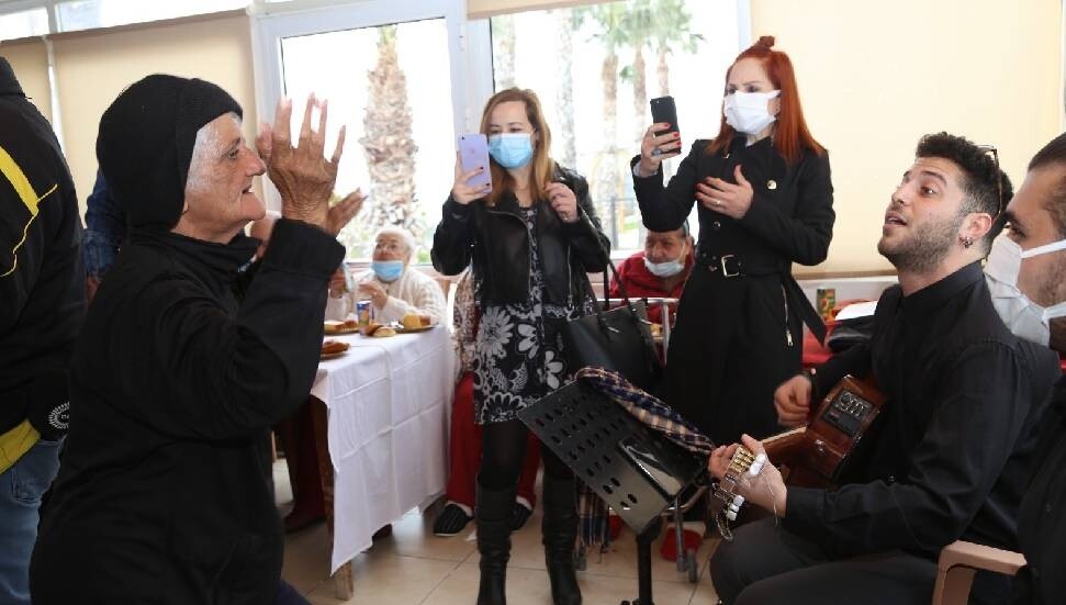 GAÜ’den Lapta Huzurevine ziyaret