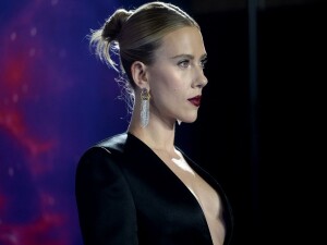 Scarlett Johansson ilk filmiyle Cannes'ı büyüledi