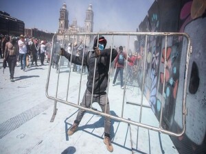 Meksika’da “Z Kuşağı” protestosu: Saray önündeki çatışmada 20 yaralı