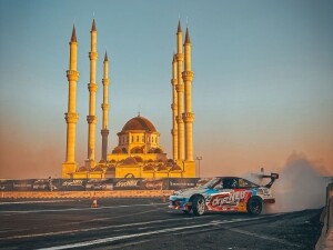 Asfalt alev aldı: Enver Haskasap, Kuzey Kıbrıs Drift Şampiyonası'nda zirveyi bırakmadı