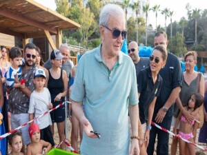 Yavru kaplumbağalar yaşama ilk adımlarını Merit kumsalında attı 