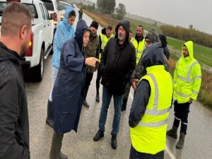Mesarya Belediyesi yağmur suyunun Kukla Barajı'na tahliye edilmesi için çalışmaların devam ettiğini belirtti