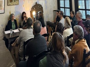 Neşe Yaşın’ın şiirleri Rüstem Kitabevi’nde dört dilde seslendirildi