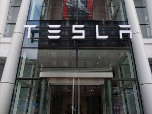 Tesla yaklaşık 13 bin aracını geri çağırıyor