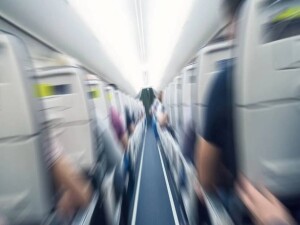 Amerikan hava yolu şirketine ait uçakta ani irtifa kaybı sonrası yolcular hastaneye kaldırıldı