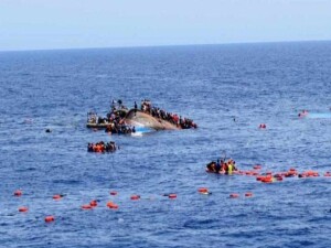 Yunanistan açıklarında batan göçmen teknesinde 3 kişi hayatını kaybetti