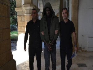 3 yıla yakın süre ülkede izinsiz ikamet etmekle itham edilen zanlı 7 gün tutuklu kalacak