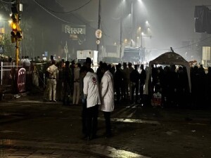 Hindistan'ın başkenti Yeni Delhi'de bir araçta meydana gelen patlamada 8 kişi hayatını kaybetti