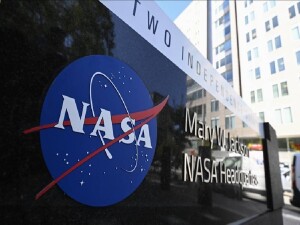 NASA, SpaceX'in Ay'a iniş planının gecikmesi nedeniyle diğer firmalarla anlaşma olabileceğini belirtti