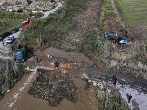 İzmir Foça'da sele kapılan kişinin cansız bedenine ulaşıldı