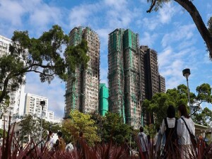 Hong Kong'da sitedeki yangında iskeleleri koruyan filenin yangına dayanıklı olmadığı belirlendi