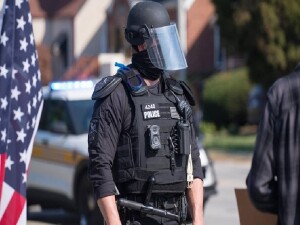 ABD'nin Dearborn kentinde Müslüman karşıtı göstericiler Kur'an-ı Kerim yakma teşebbüsünde bulundu