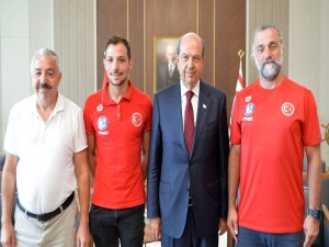 Cumhurbaşkanı Ersin Tatar, milli yüzücü Doğukan Ulaç’a başarılar diledi