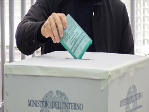 İtalya'daki bölgesel seçimlerde sağ iktidar ve sol muhalefet ellerindeki bölgeleri tuttu