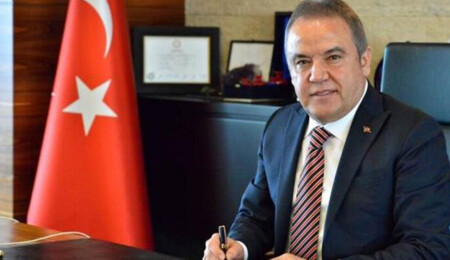 Antalya Büyükşehir Belediye Başkanı Muhittin Böcek tutuklandı: Rüşvet soruşturması devam ediyor