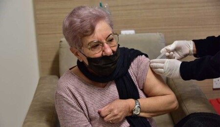 Akdoğan'da 55 - 65 yaş arası kronik hastalığı olan kişiler aşılanmaya başlıyor
