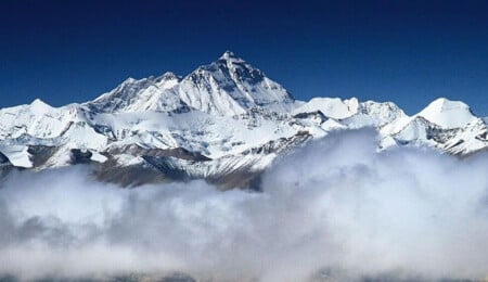 Everest'te dağcılar 18-19 Mayıs'taki zirve tırmanışına hazırlanıyor