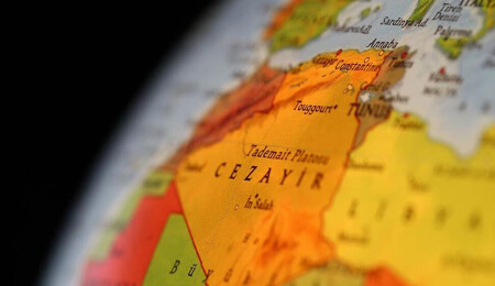 Cezayirli kurumlar, Fransızca yerine Arapça ve İngilizce kullanma kararı aldı