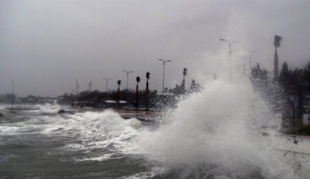Meteoroloji Dairesi, denizde 23.00’e kadar etkili olacak fırtına uyarısında bulundu
