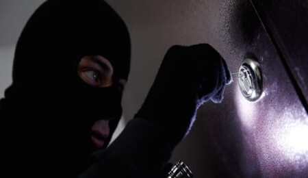Lefkoşa’da bir evden 1 milyon TL’ye yakın para çalan kadın tutuklandı