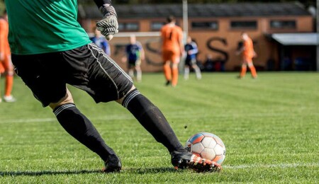 IFAB'dan yeni kurallar: Kaleciler topu elinde 8 saniyeden uzun tutarsa, rakip köşe vuruşu kazanacak