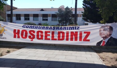 Erdoğan'a meclis önünde sevgi gösterisi