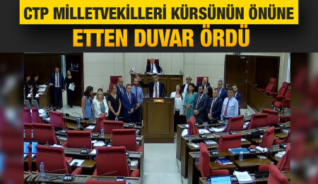 CTP'li vekiller kürsünün önünde etten duvar ördü