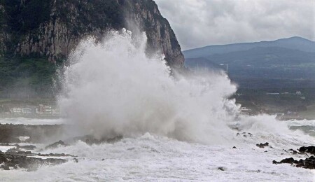 Storm Warning Issued for Seas