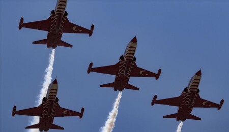Türk Yıldızları, Girne semalarında prova uçuşu yaptı