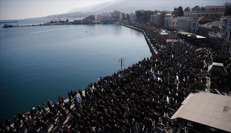Hundreds of Quakes Shake Greek Islands, Forcing Evacuations