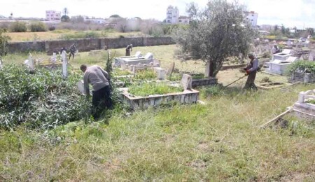 Gazimağusa Belediyesi’nden mezarlık ve ibadet yerlerine yönelik temizlik