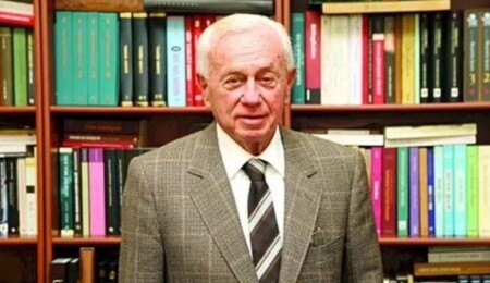 Türk müziğinin ünlü isimlerinden Nevzat Atlığ yaşamını yitirdi