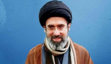 İran: Hamaney oğlunu saltanata mı hazırlıyor?