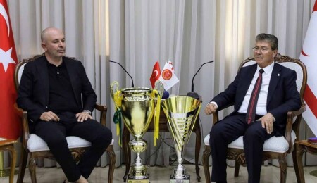 Başbakan Ünal Üstel, Mağusa Türk Gücü Kulübü’nü kabul etti