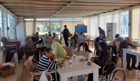 Oğuz Özyalçın Vakfı, Lapta Huzurevi’ni ziyaret etti