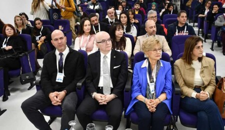DAÜ'de “Uluslararası Dijital Çağda İletişim Sempozyumu” başladı