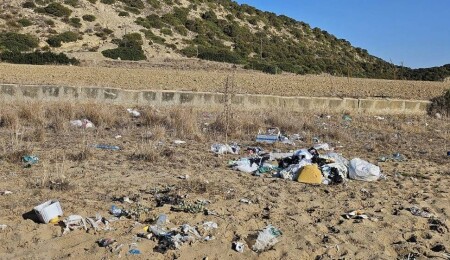 Karpaz'ın sahilleri çöpe teslim!