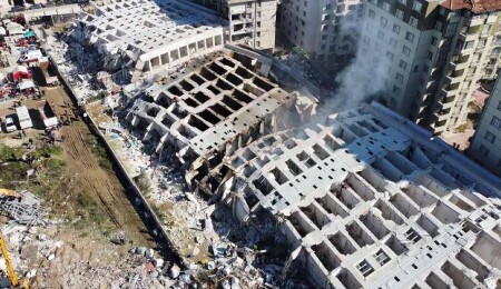 Hatay’da 51 kişinin hayatını kaybettiği apartmanın müteahhidi: TOKİ işim var, tahliyemi talep ediyorum