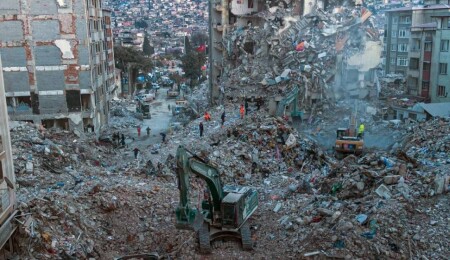 Atabey Apartmanı'nın yıkımında ruhsata aykırı çatı etkili oldu, sorumlular henüz tespit edilemedi!