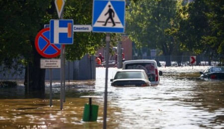 Avrupa'yı vuran fırtınada can kaybı 22'ye yükseldi: On binlerce kişi tahliye edildi